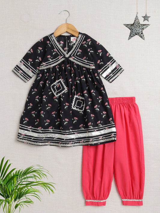 The Magic Wand Half Sleeves Floral Print Alia Cut Kurta Set-Black