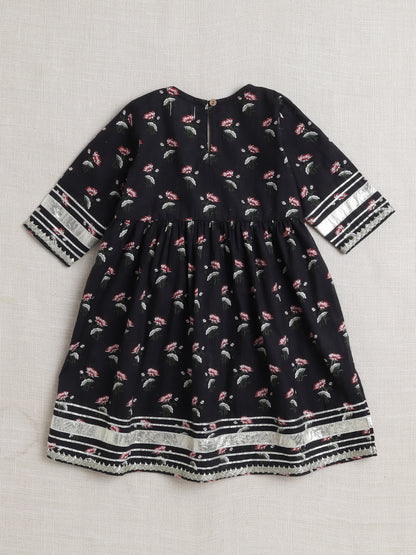 The Magic Wand Half Sleeves Floral Print Alia Cut Kurta Set-Black