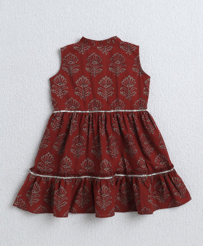 The Magic Wand Cambric Cotton Sleeveless Floral Printed Pleated Kurta & Ballon Pant Set- Maroon
