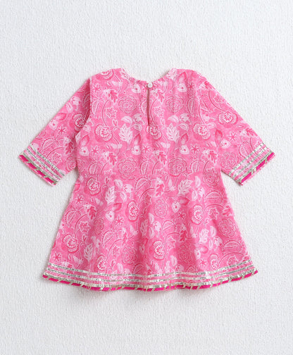 The Magic Wand Cotton Woven Three Fourth Sleeves Floral Printed Kurti with Bottom Set- Pink