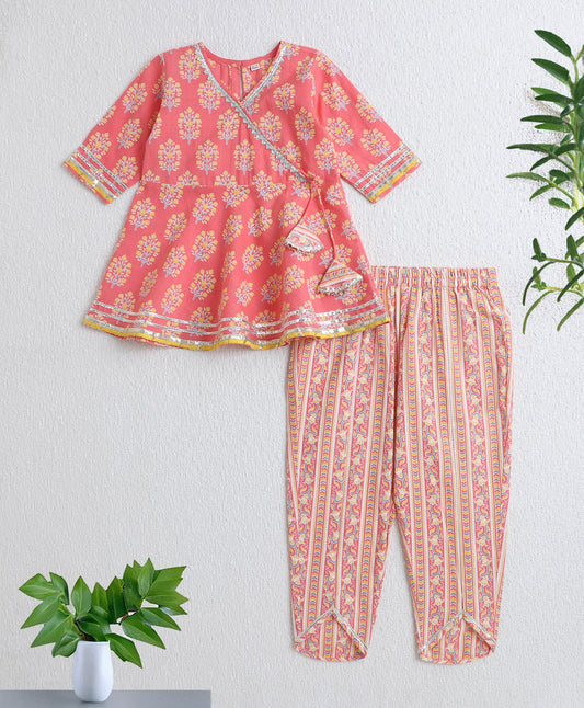 The Magic Wand Cotton Woven Three Fourth Sleeves Floral Printed Kurti with Bottom Set- Peach