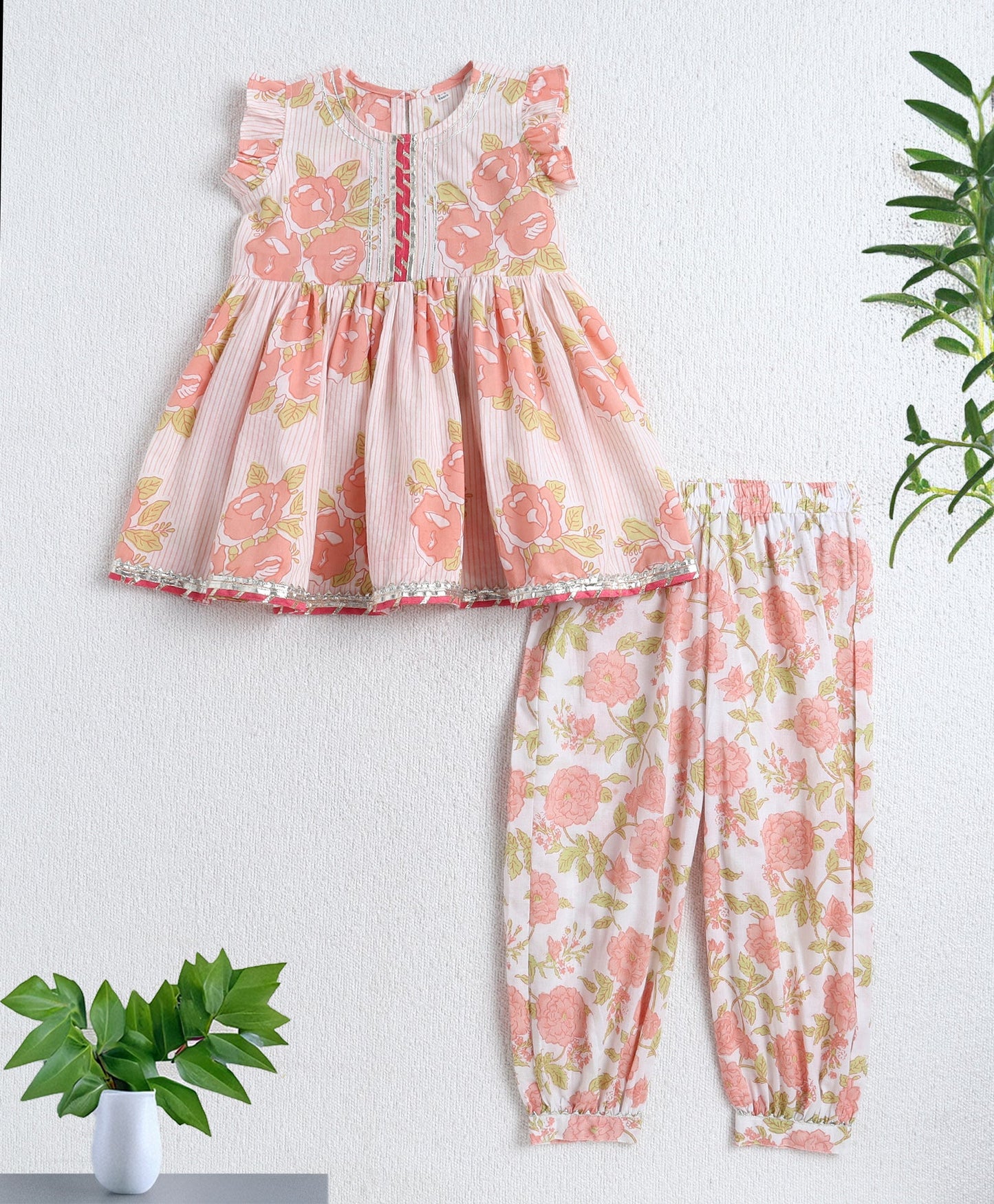 Cotton Woven Sleevesless Floral Printed Kurti and Balloon Pant Set- Peach