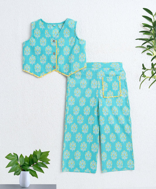 The Magic Wand Cotton Woven Sleeveless Floral Printed Top and Patch Pocket Pant Set- Green