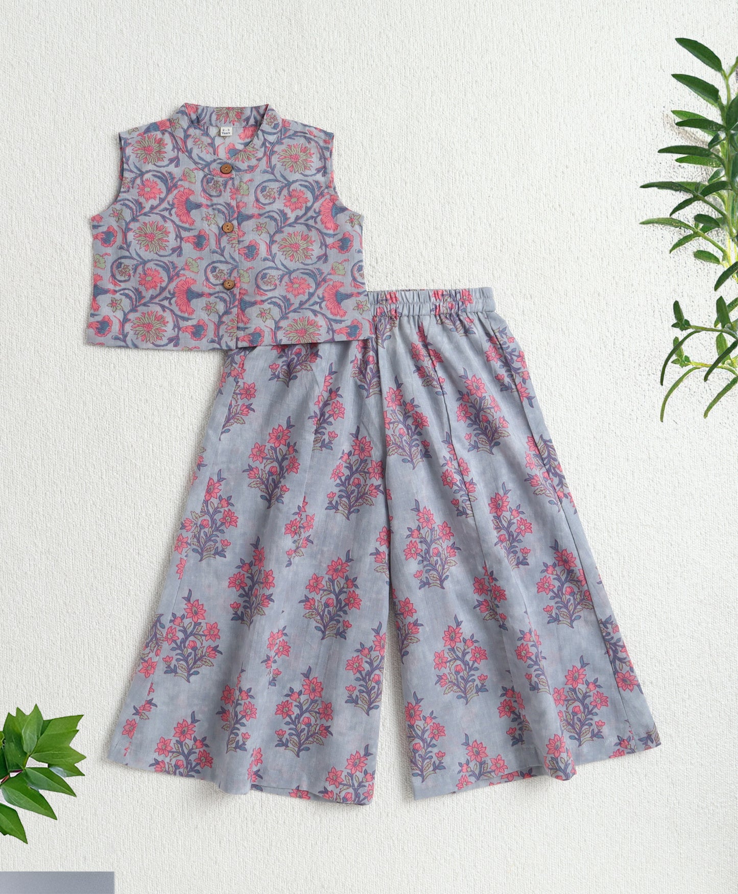 The Magic Wand Cambric Cotton Sleeveless Floral Printed Top And Palazzo Set - Blue