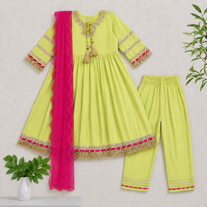 The Magic Wand Woven Three Fourth Sleeves Lace Embellished Anarkali Kurti And Pant Set With Dupatta - Green
