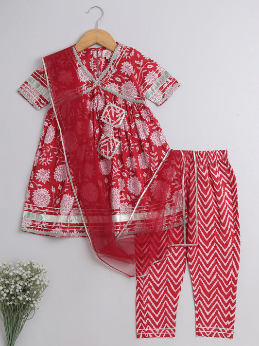 Half Sleeves Seamless Floral Printed & Gota Lace Embellished Kurta With Chevron Designed Pant & Dupatta - Red