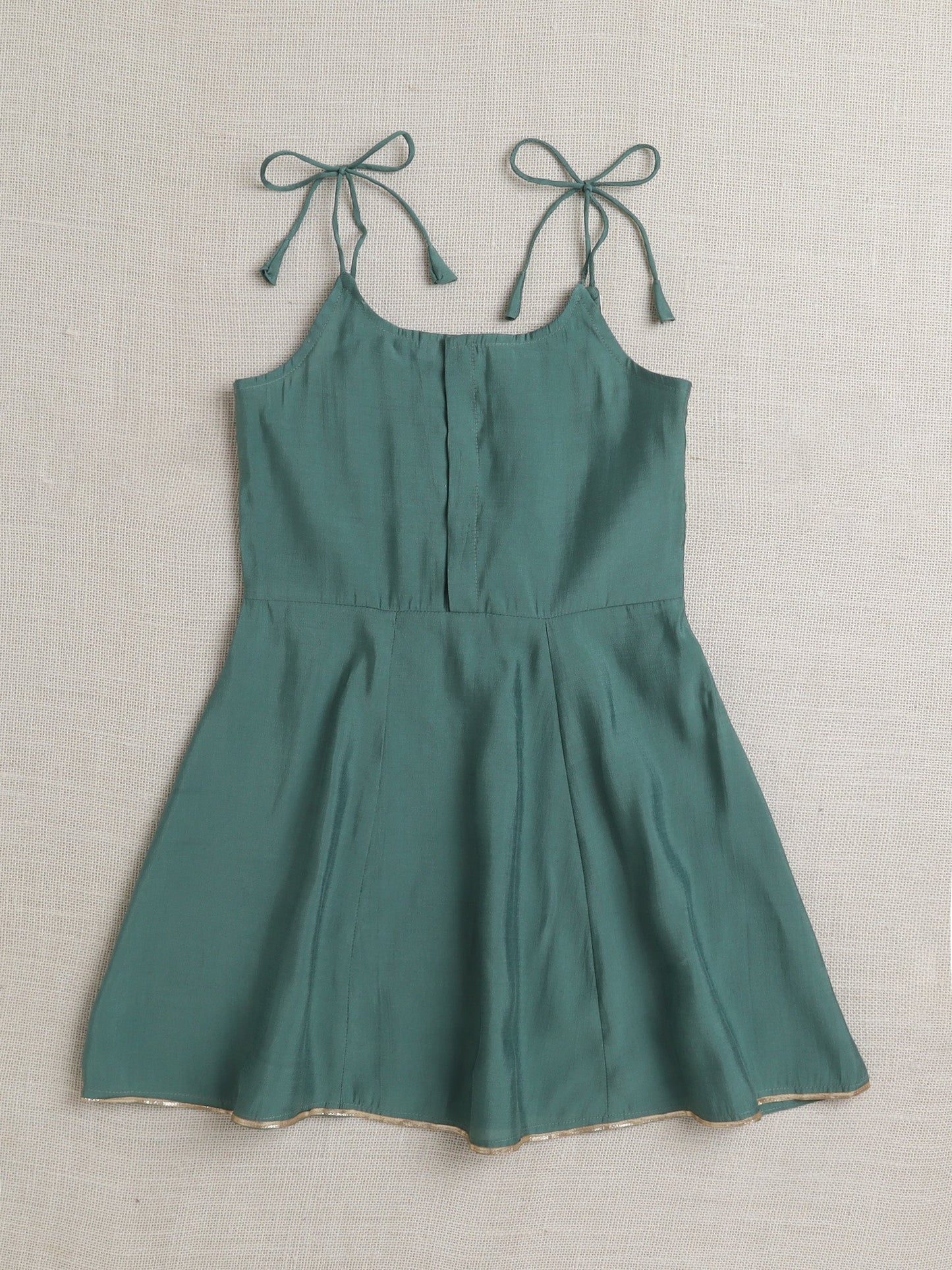 Sleeveless Lace Embellished Kurta Salwar Set- Green