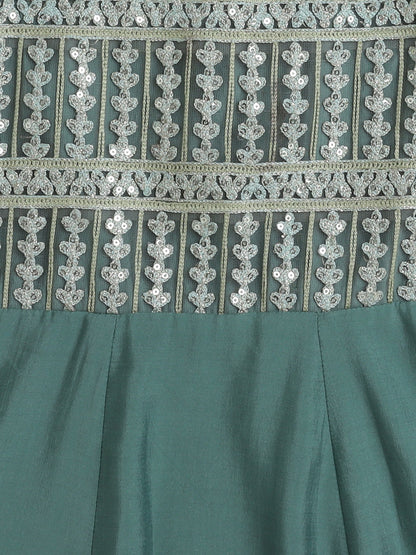 Sleeveless Lace Embellished Kurta Salwar Set- Green