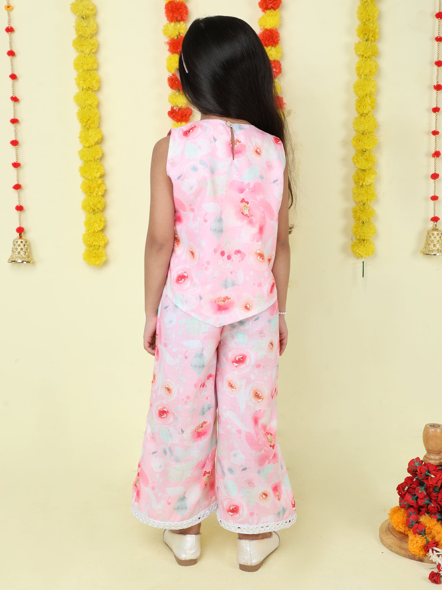 Sleeveless Floral Print Mirrow Work Lace Kurta Pyjama Set  Pink