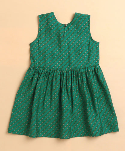 The Magic Wand Cambric Cotton Sleeveless Leheriya Printed Kurta and Plazzo Set - Green